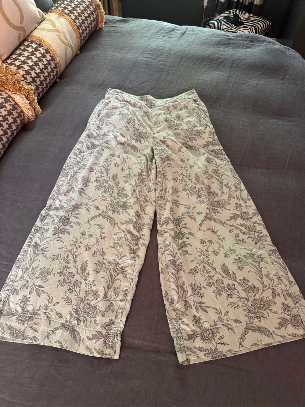 Wide-Leg Floral Print Pants in Sage and Grey
